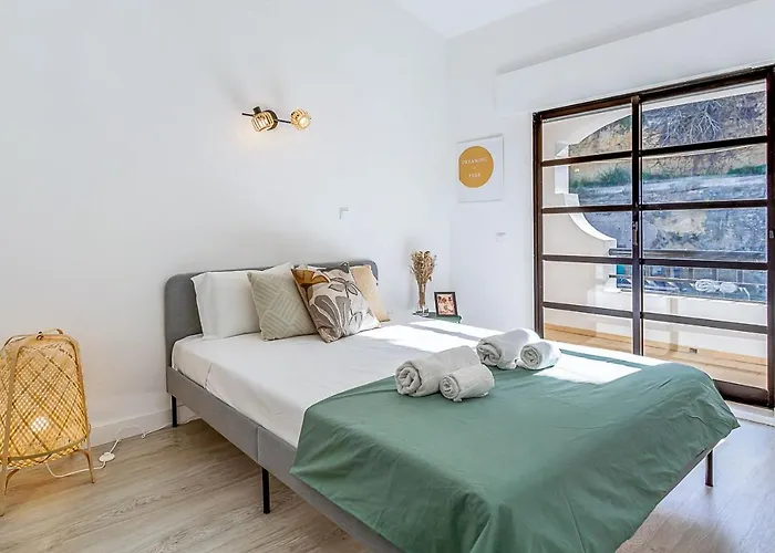 شقة Sunny Duplex W/ Pool & Balcony By Lovelystay