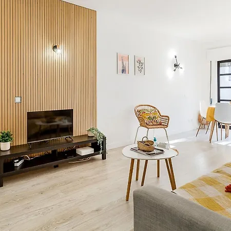 Sunny Duplex W/ Pool & Balcony By Lovelystay